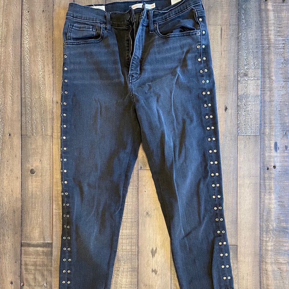 🖤Levi’s | Studded Mile High Super Skinny Jeans!!